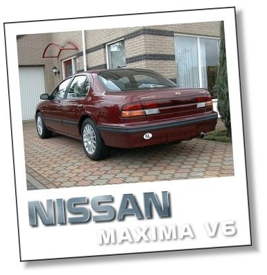 nissan achterkant foto schuin.jpg (41771 bytes)