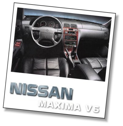nissan-dashboard foto schuin.jpg (34117 bytes)